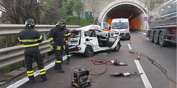 SikilyNews.it - Incidente sull'A18 tra Taormina e Giardini, morto un ...